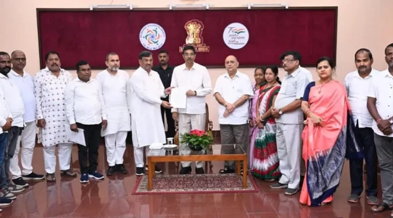 Congress Workers Meet Governor