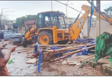 ରେଳଷ୍ଟେସନ୍ ପାର୍କିଂ ନିର୍ମାଣ ପାଇଁ ଜବରଦଖଲ ଉଚ୍ଛେଦ