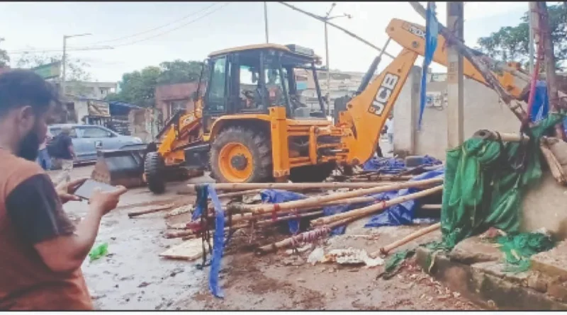 ରେଳଷ୍ଟେସନ୍ ପାର୍କିଂ ନିର୍ମାଣ ପାଇଁ ଜବରଦଖଲ ଉଚ୍ଛେଦ